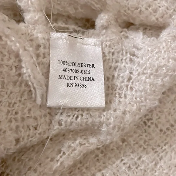 Francesca’s Must-Have Woven Fringed Wrap 50”x52”NWT - Picture 7 of 7